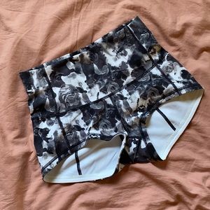 LULULEMON Rose Hot Shorts